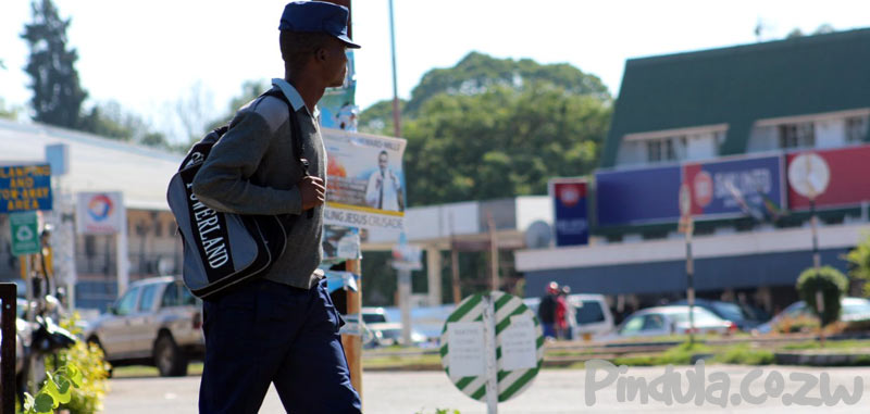Zrp Bans Police Officers From Carrying Bags Groceries While In Uniform ⋆ Pindula News 