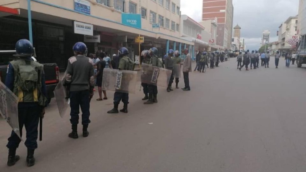 RIOT Police BLOCK Tendai BITI PRESSER Harvest House Morgan Tsvangirai House